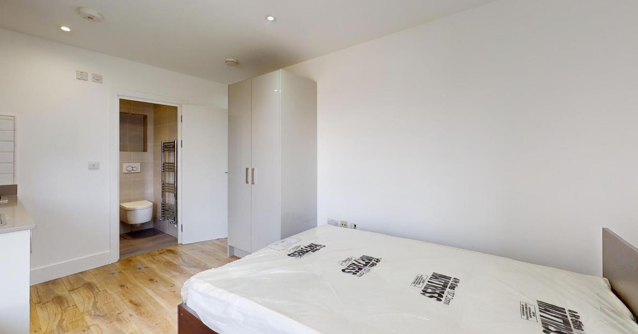 London Studio Flat, Kilburn High Road, NW6 To Rent Now for £1,350.00 p/m