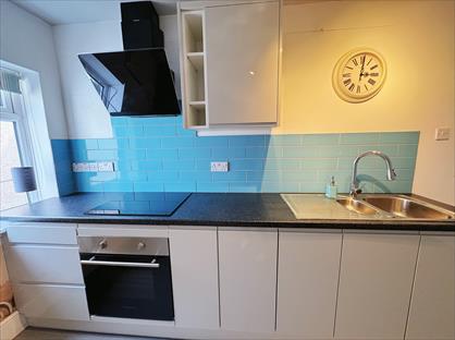 Studio Flat, Rosebery Avenue, LL30