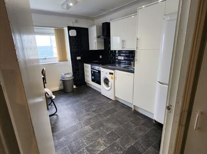 3 Bed Flat, Lovell Park Heights, LS7