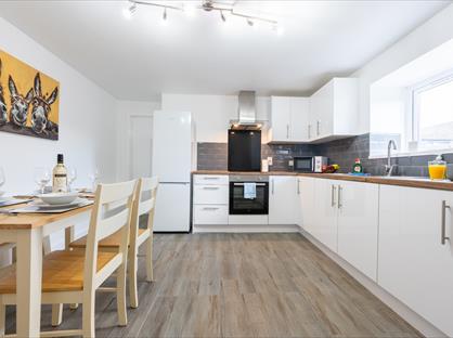 1 Bed Flat, High Street, CF48