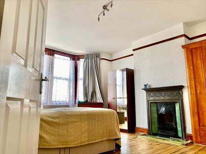 Room in a Shared House, Essex Road, E10