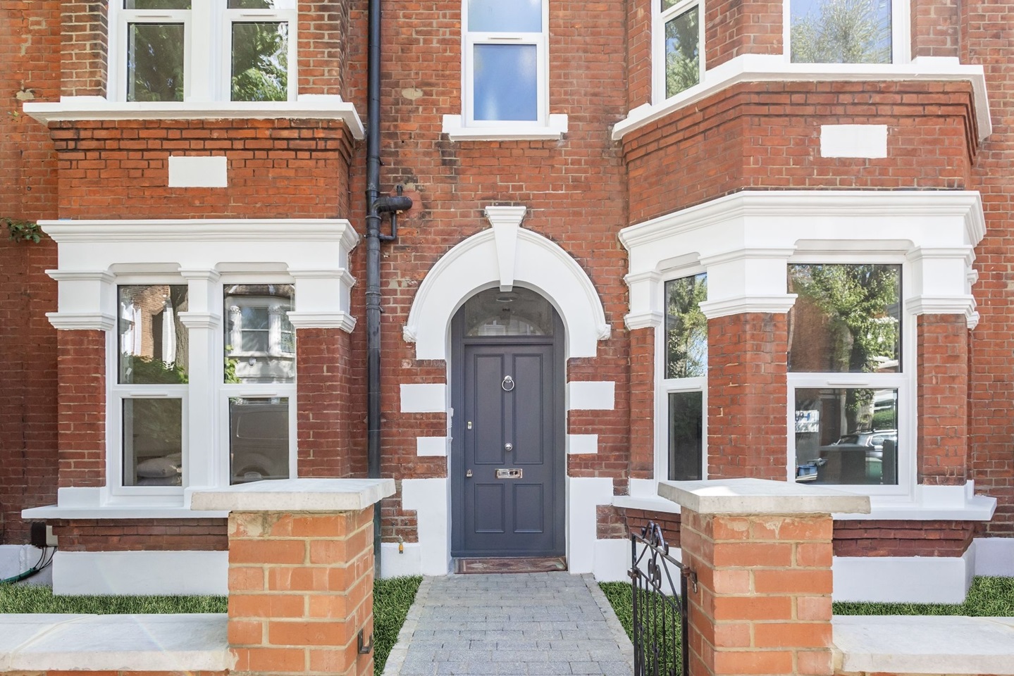 London 2 Bed Flat, Thorney Hedge Rd, W4 To Rent Now for £2,200.00 p/m