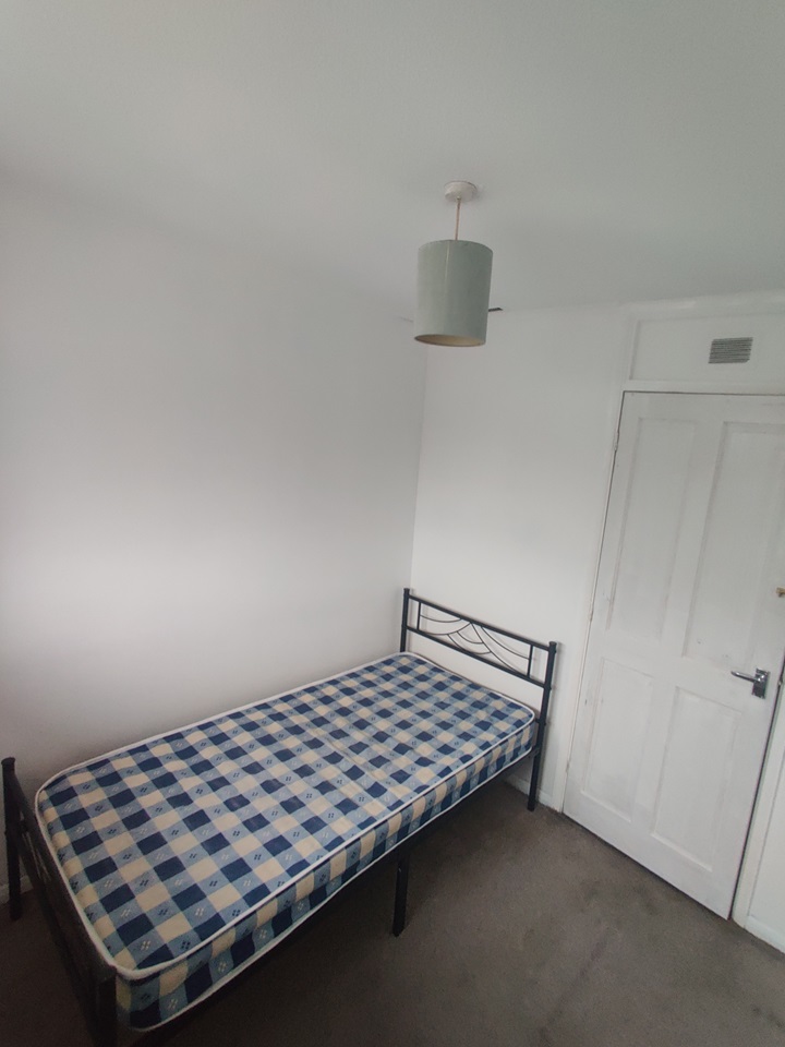 Redhill Room in a Shared House, The Tannery, RH1 To Rent Now for £