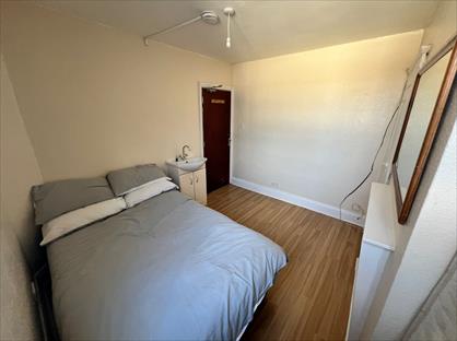 Room in a Shared House, London Road, CR7