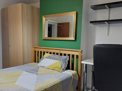 4 Bed Terraced House, Hoo Street, SA1