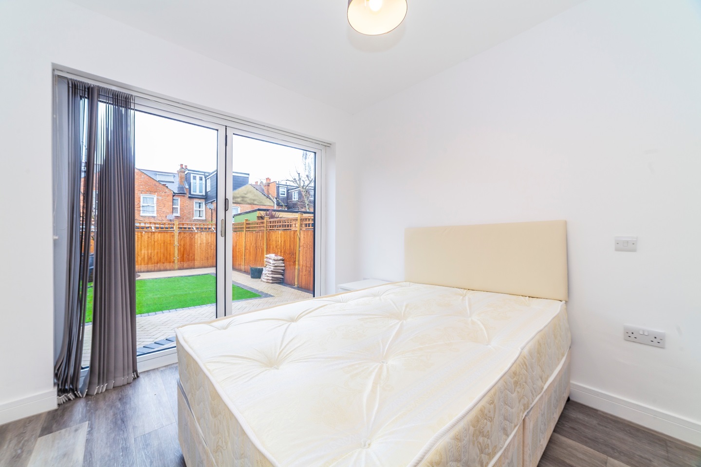 London Room in a Shared House, Bexhill Road, SE4 To Rent Now for £
