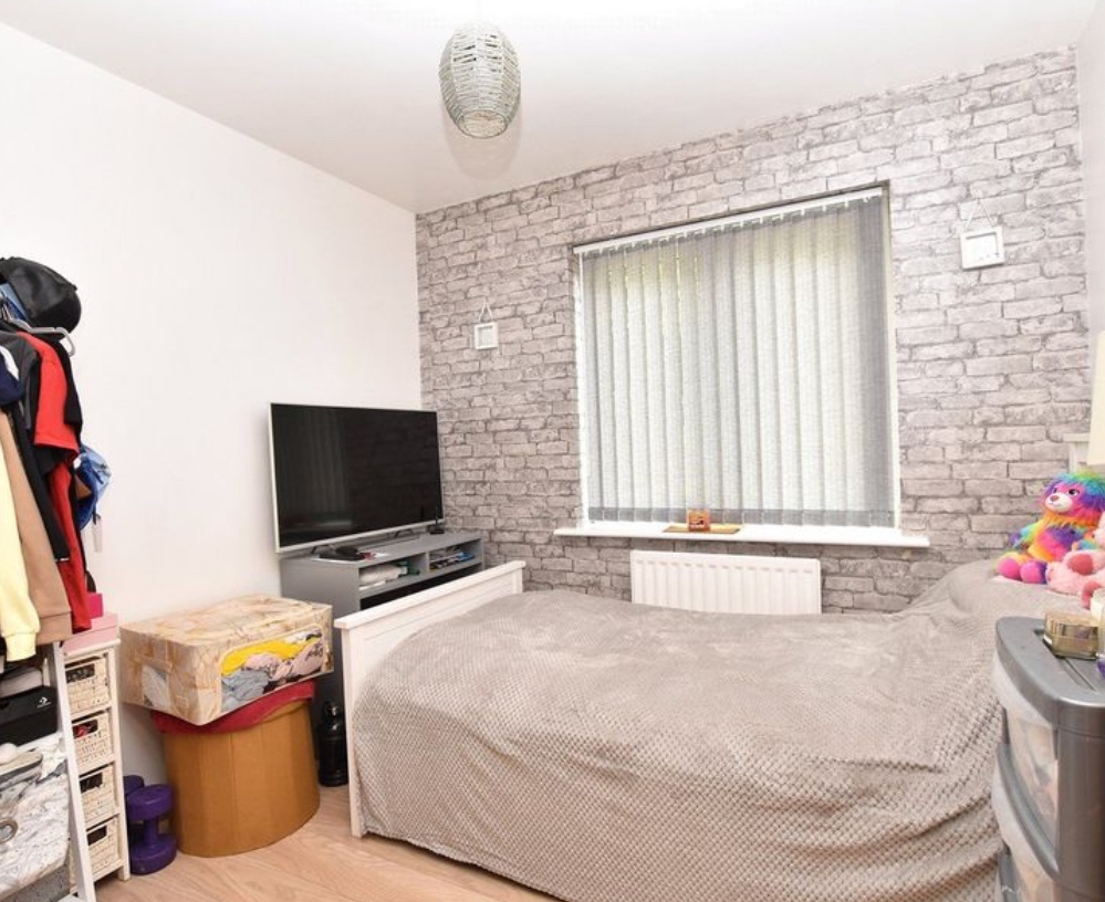 Leeds 2 Bed Flat, Holly Way, LS14 To Rent Now for £875.00 p/m