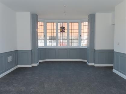 2 Bed Flat, Great Cornbow, B63