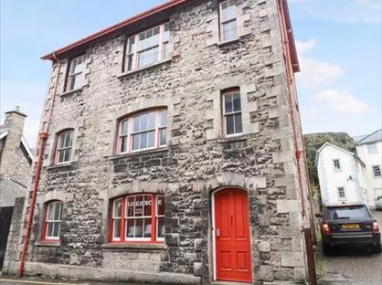 4 Bed Detached House, Chapel Street, LL16