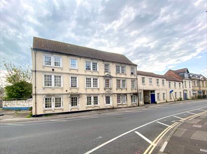 1 Bed Flat, Hill Street, BA14