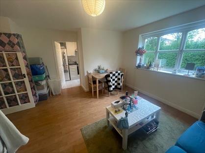 2 Bed Flat, Upton Close, NW2