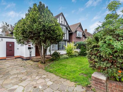4 Bed Detached House, Westhorne Avenue, SE9