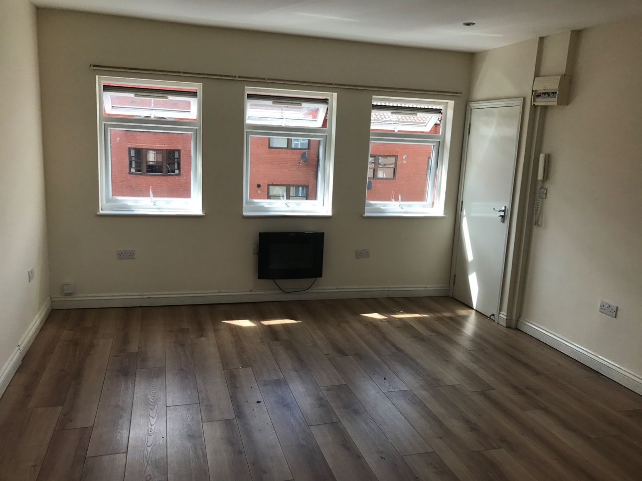 Bristol Studio Flat, Lawford Street, BS2 To Rent Now for £850.00 p/m