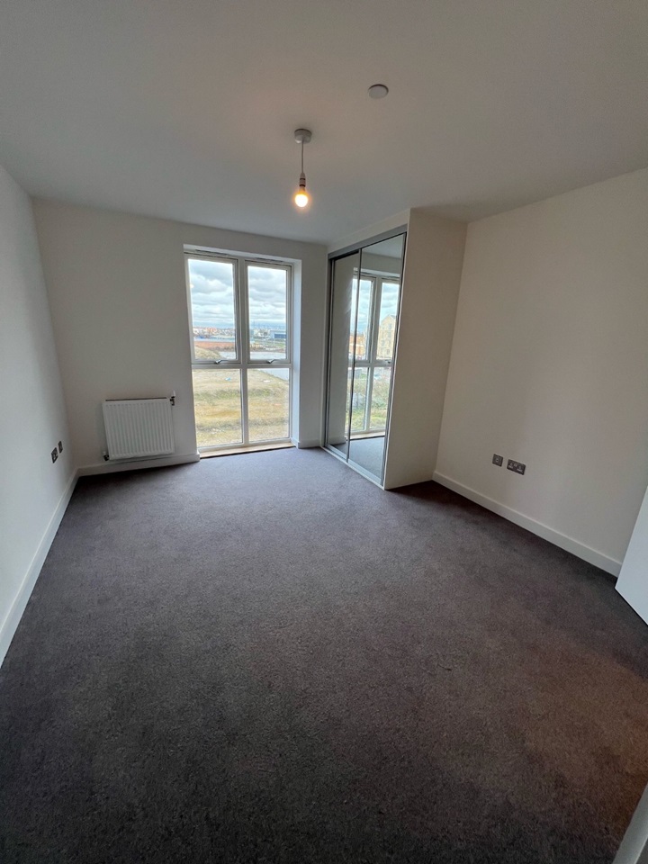 Rainham Room in a Shared Flat, Crestline House, RM13 To Rent Now