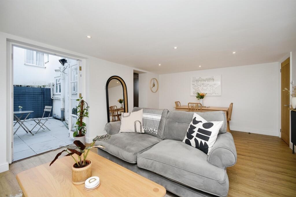 2 Bed Flat, Devonshire Place, BN2