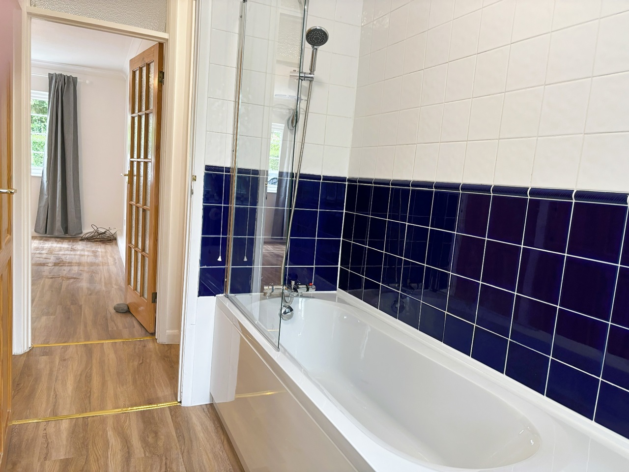 Weybridge 2 Bed Flat, Monument Hill, KT13 To Rent Now for £1,400.00 p/m