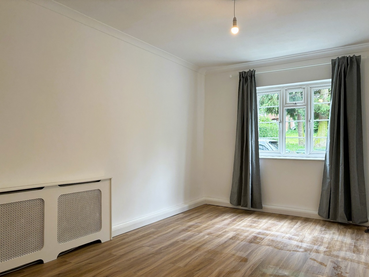 Weybridge 2 Bed Flat, Monument Hill, KT13 To Rent Now for £1,400.00 p/m