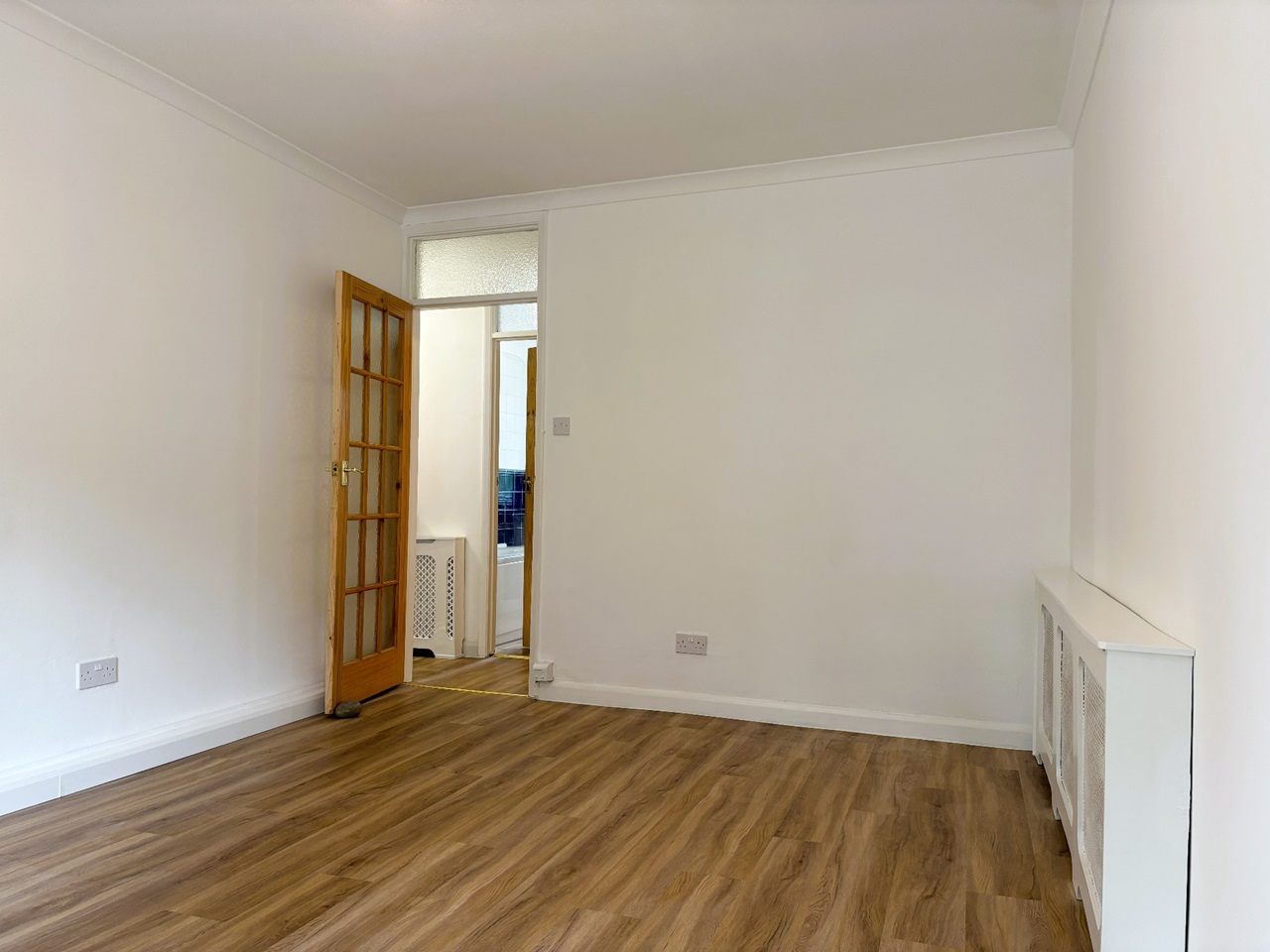 Weybridge 2 Bed Flat, Monument Hill, KT13 To Rent Now for £1,400.00 p/m