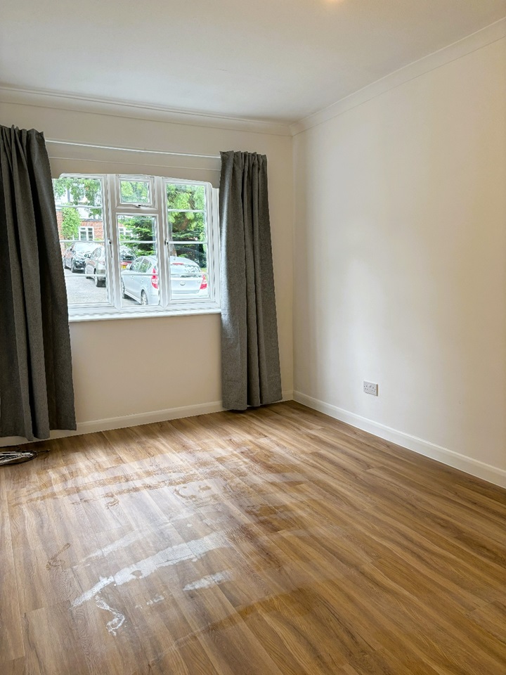 Weybridge 2 Bed Flat, Monument Hill, KT13 To Rent Now for £1,400.00 p/m
