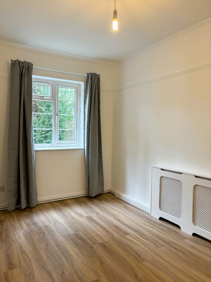 Weybridge 2 Bed Flat, Monument Hill, KT13 To Rent Now for £1,400.00 p/m