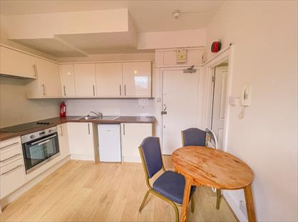 Studio Flat, Holloway Road, N7