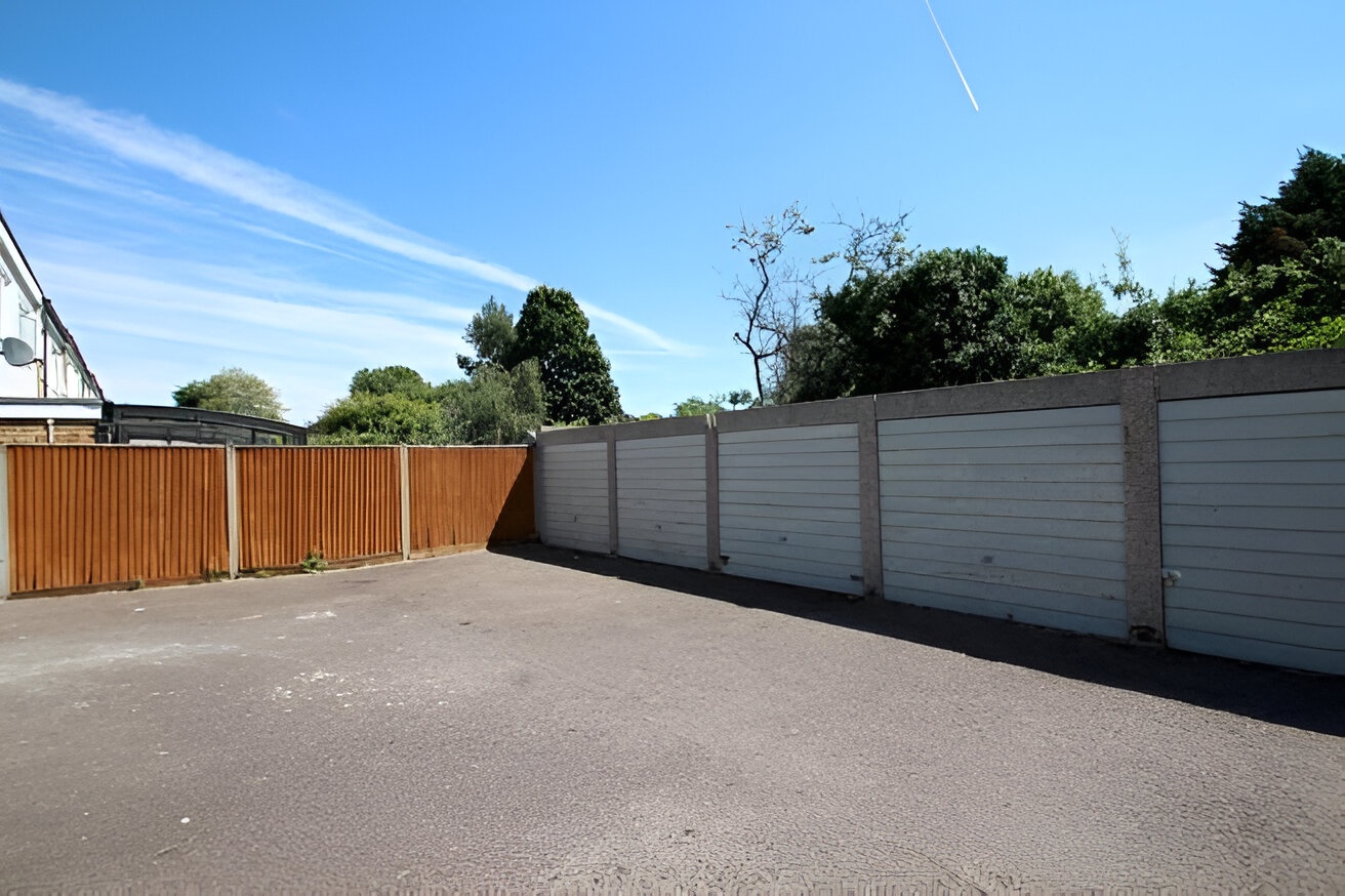 Beckenham 1 Bed Flat, Beckenham, BR3 To Rent Now for £1,395.00 p/m