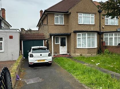 5 Bed Semi-Detached House, Hanworth Road, TW4