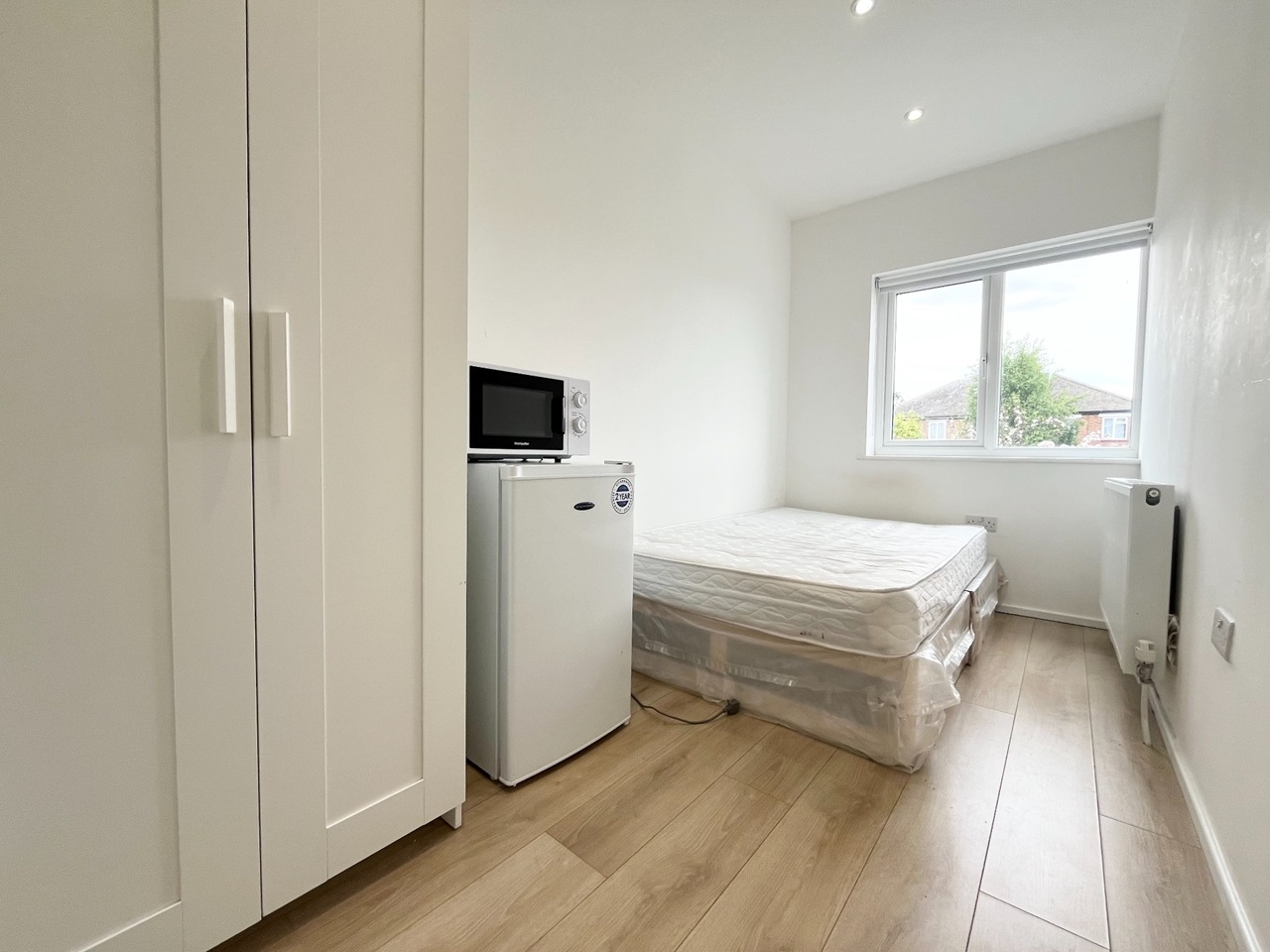 Potters Bar Studio Flat, Barr Road, EN6 To Rent Now for £1,146.86 p/m