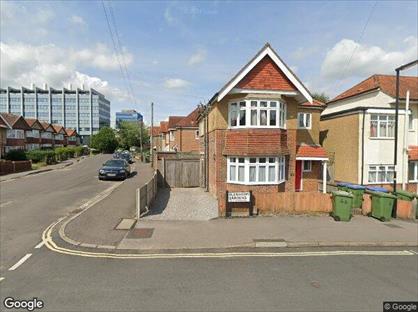 5 Bed Detached House, Blenheim Gardens, SO17