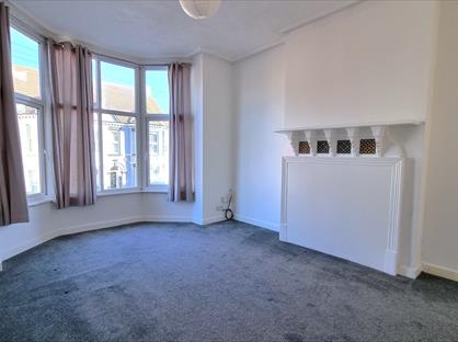 3 Bed Semi-Detached House, Grafton Road, MK40