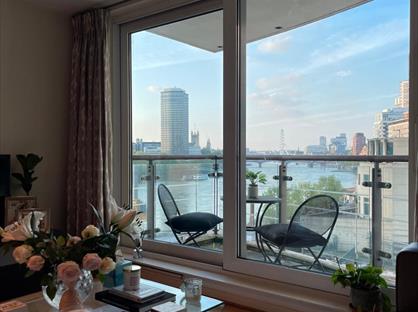 1 Bed Flat, Saint George Wharf, SW8