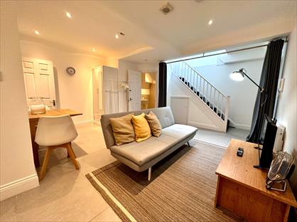 Studio Flat, City Road, EC1V