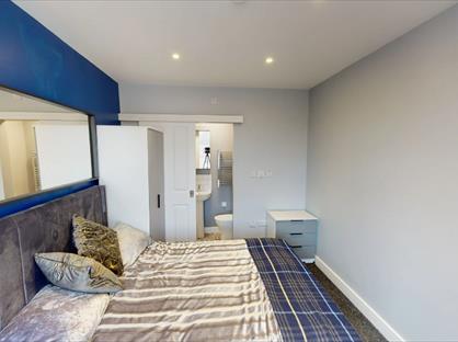 Room in a Shared House, New Lane, M30