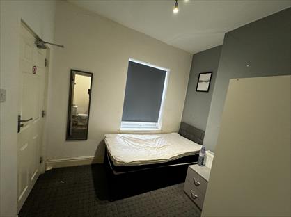 Room in a Shared House, Firs Street, DY2