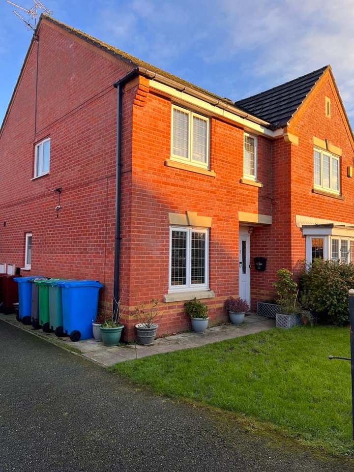 Manchester Room in a Shared House, Oakcliffe Road, M23 To Rent Now