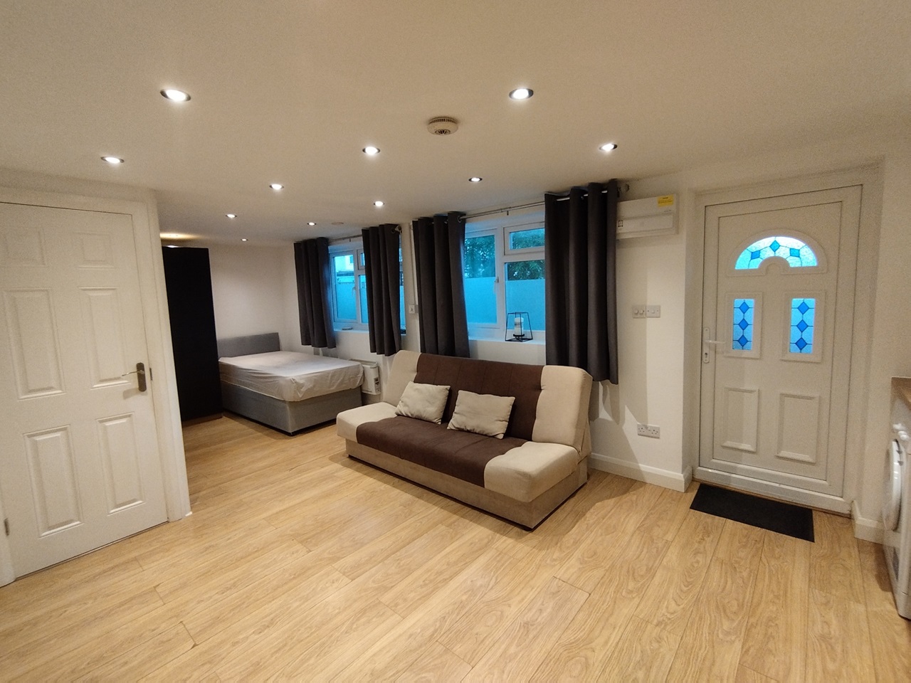 StainesUponThames Studio Flat, Stuart Way, TW18 To Rent Now for £