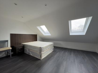 Studio Flat, Great West Road, TW8