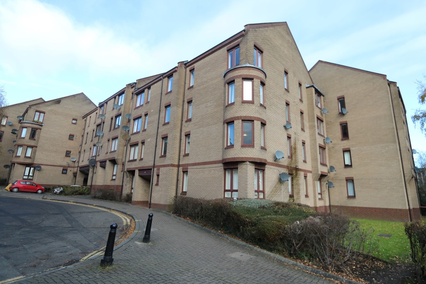 Stirling 2 Bed Flat, Upper Craigs, FK8 To Rent Now for £1,100.00 p/m