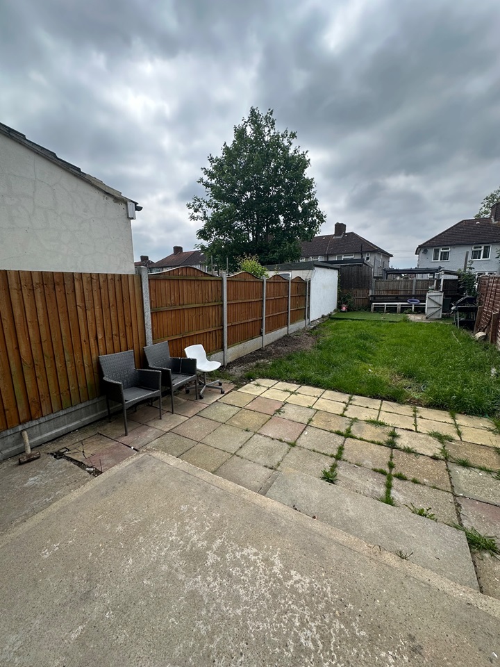 Dagenham 2 Bed Terraced House, Heathway, RM9 To Rent Now for £2,000