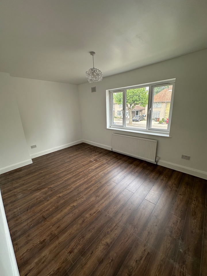 Dagenham 2 Bed Terraced House, Heathway, RM9 To Rent Now for £2,000