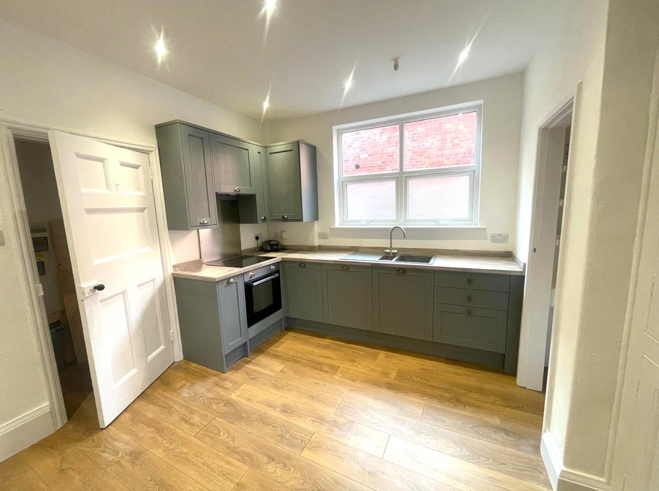 2 Bed Maisonette, Esher Grove, NG3 photo 2