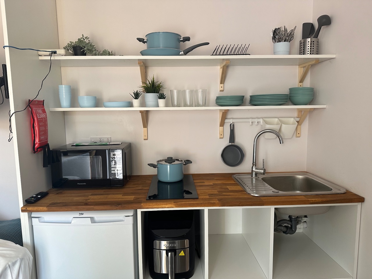 Twickenham Studio Flat, Beech Way, TW2 To Rent Now for £1,150.00 p/m