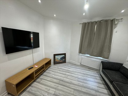 Room in a Shared House, Lowton Avenue, M9