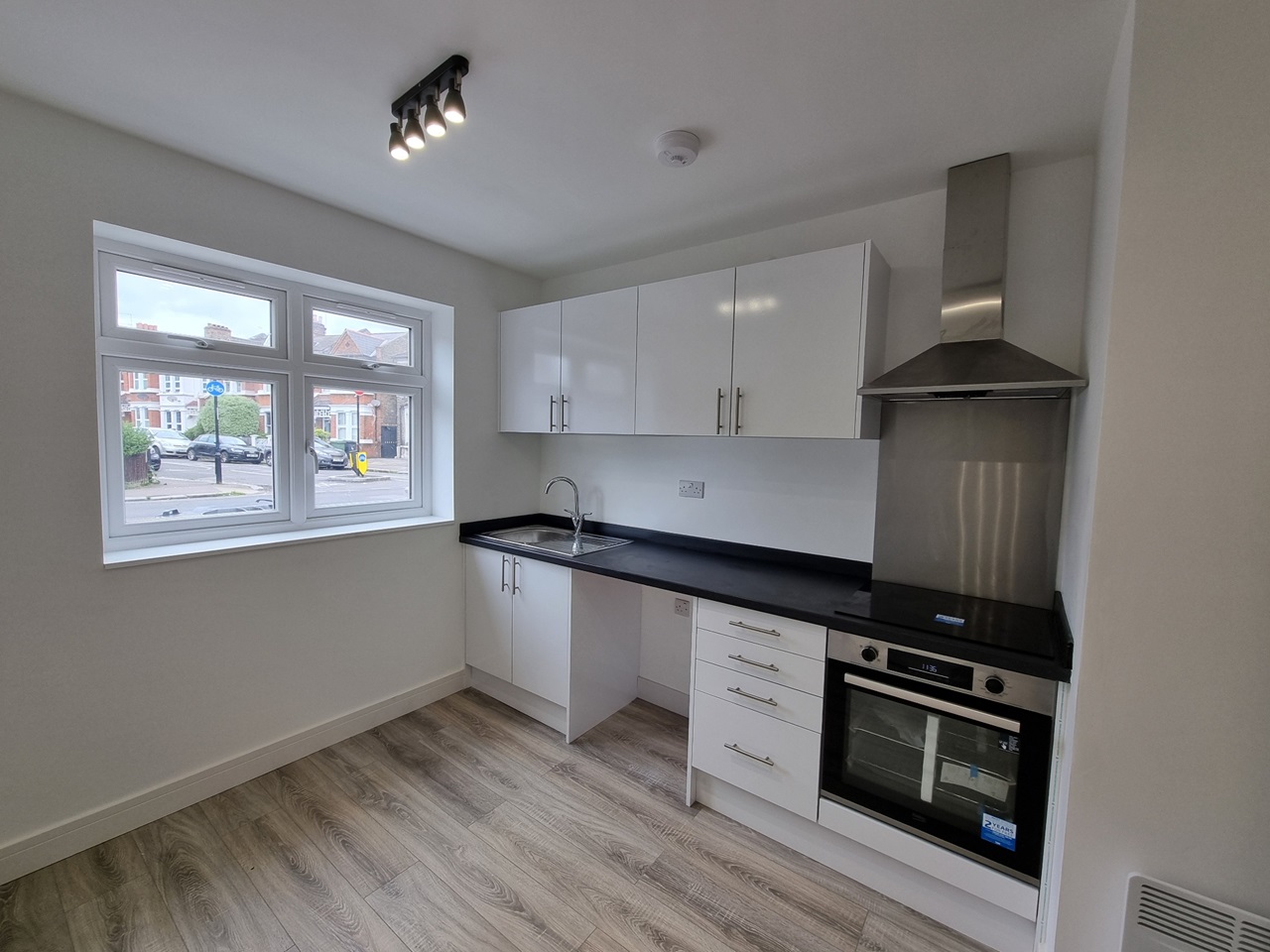 London 2 Bed Flat, Catford Hill, SE6 To Rent Now for £1,895.00 p/m
