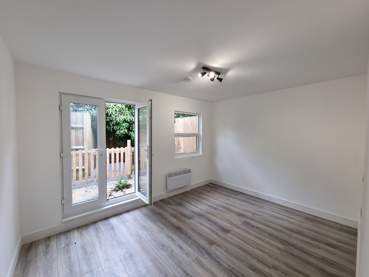 London 2 Bed Flat, Catford Hill, SE6 To Rent Now for £1,895.00 p/m