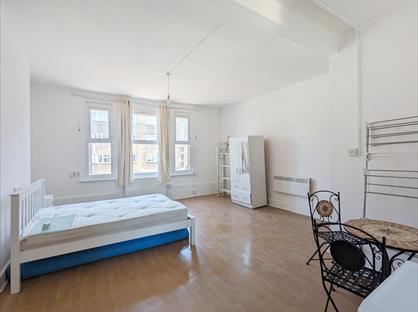Studio Flat, Seven Sisters Road, N15