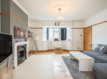 3 Bed Terraced House, Lambarde Avenue, SE9