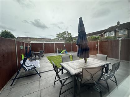 4 Bed Semi-Detached House, Pennine Way, UB3