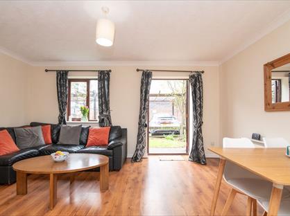 3 Bed Flat, Kings Court, B1