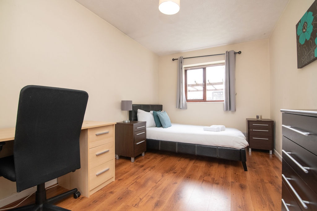 3 Bed Flat, Kings Court, B1 photo 4